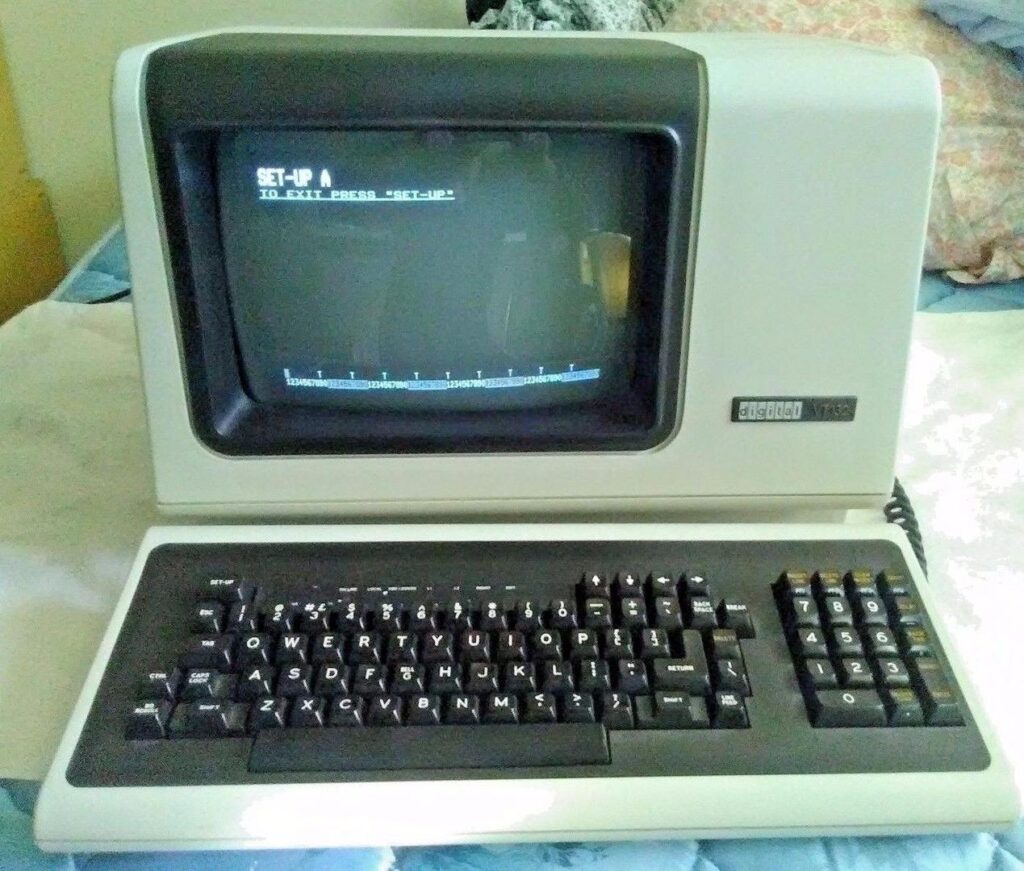 DEC VT-100 series terminal